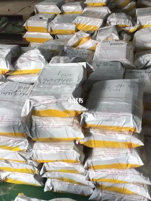 dhl快递包裹整齐划一