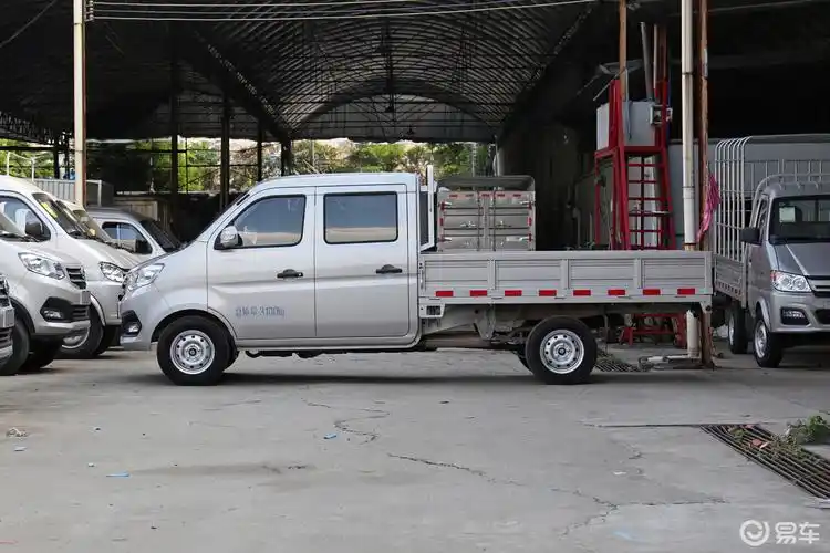 长安跨越  新豹t3  2018款  2018款  栏板1.5l 双排货箱2520  栏板1.