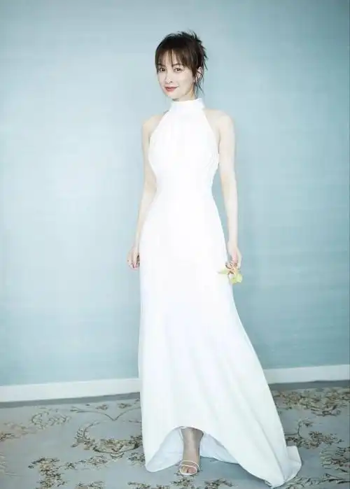 吴昕衣品大提升!少女感星星礼服时尚减龄,原来这么美