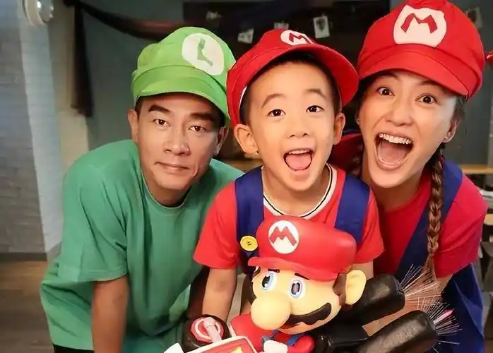 "独立女性"应采儿:向太力捧搭戏刘德华,后借育儿经验成收视密码