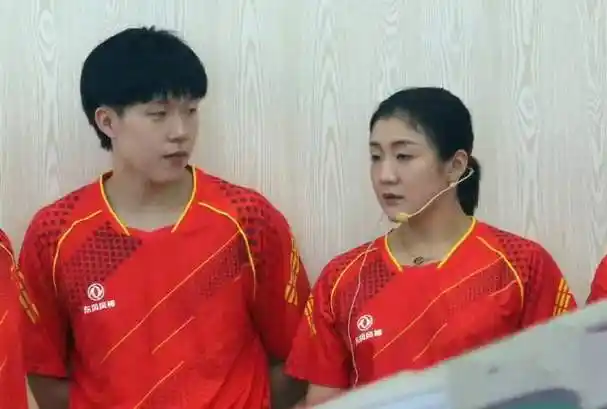 陈梦王楚钦恋爱风波升级,合影和情侣款一大堆,官方下场倒油!