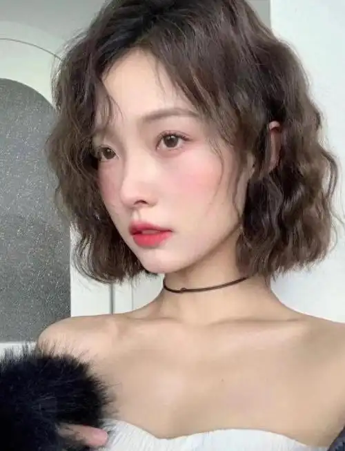 比长发洋气,比短发显脸小,真美