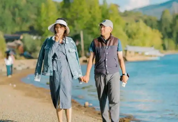 刘涛全家福曝光!14女儿长相清秀像妈妈,8岁儿子可惜颜值像爸爸