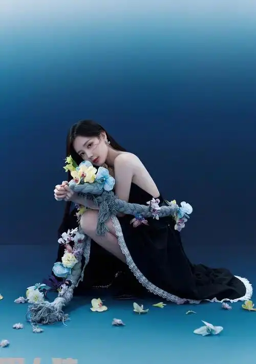 李一桐《男人装》性感写真_网易订阅