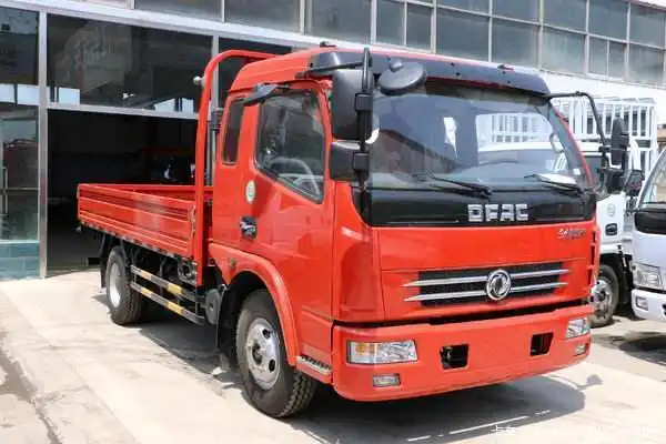 轻型普通货车是载运货物的汽车,俗称卡车,它装载货物的货箱通常与驾驶