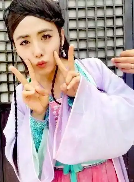 马天宇   马天宇在电视剧《古剑奇谭》中的女装造型可爱呆萌,溺扮