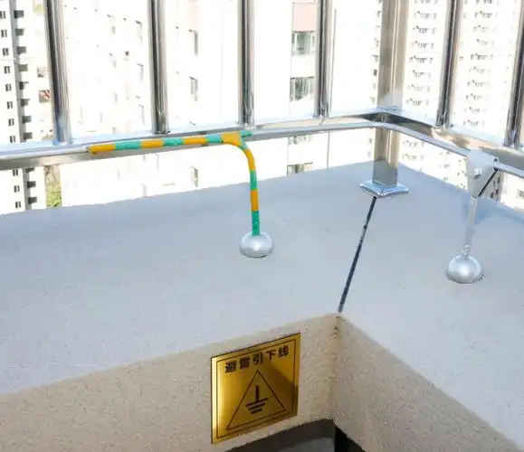 屋面避雷带引下线效果1采暖及给排水工程管道面漆粉刷效果穿墙管道