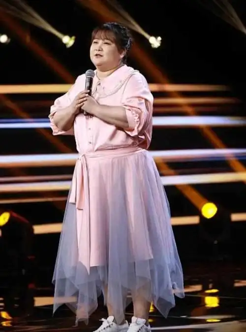 近日,关于贾玲为了新角色要减重100斤的消息引起了广泛关注.