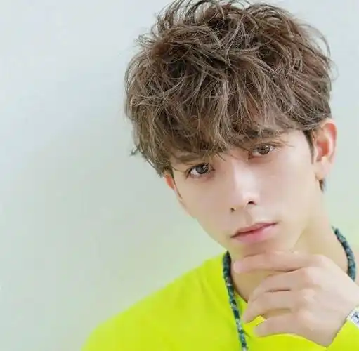 发型欣赏——2020时尚男士烫发