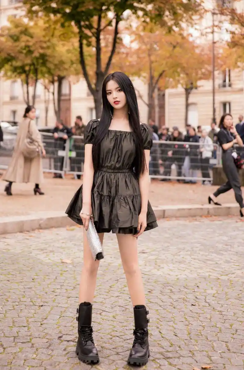 杨超越街拍生活照高清写真图集