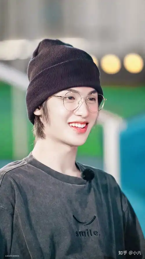 justin黄明昊是不是长残了?