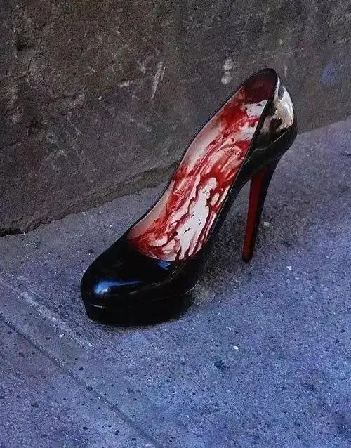 致命诱惑!100张大师镜头下危险迷人的高跟鞋