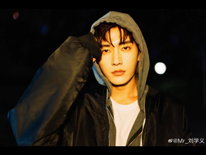 刘学义的现代装希望有一天学长能演一个啥都不用做的富二代整天吃吃喝