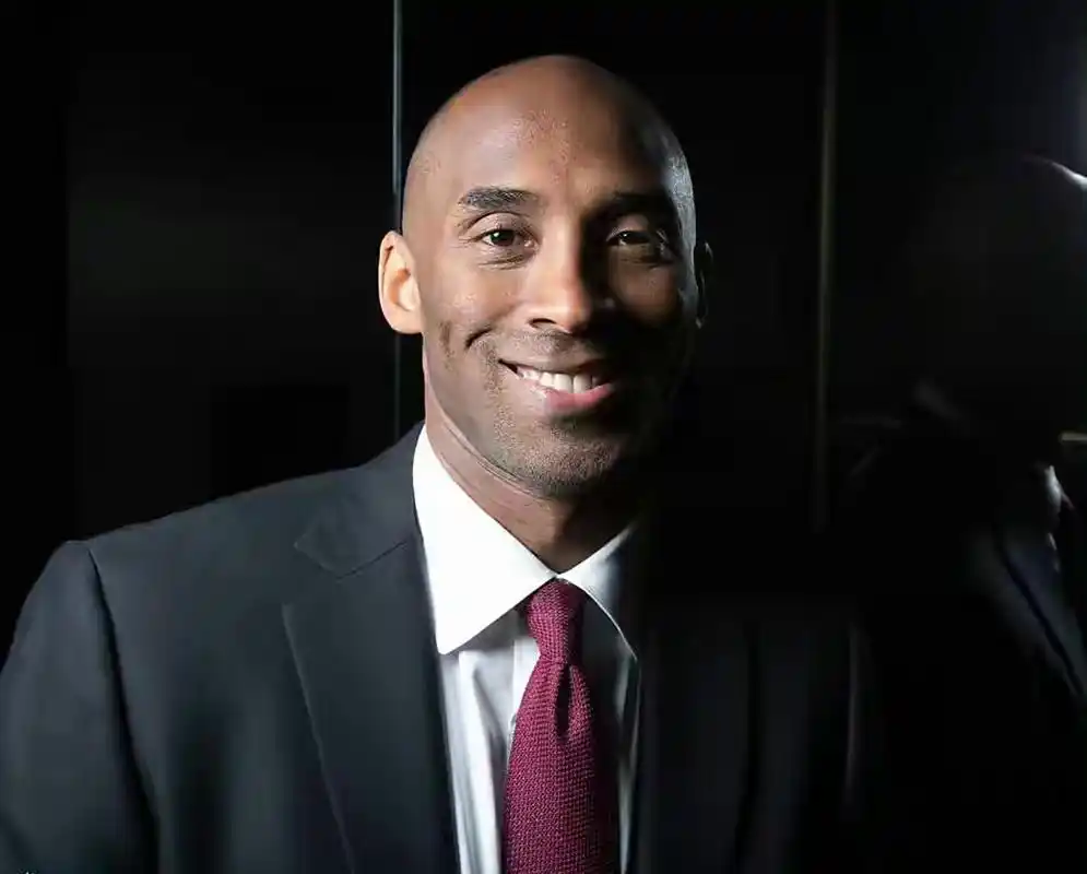 科比应该是篮球界穿西装最帅的吧!