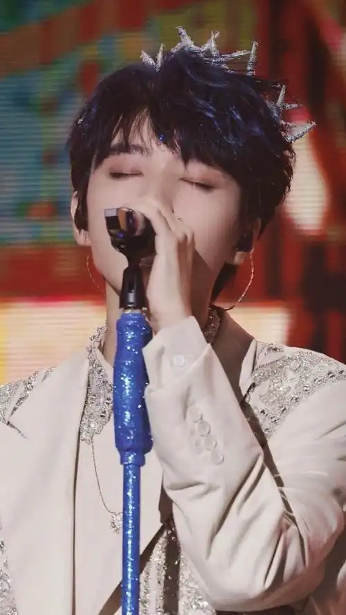 王俊凯马嘉祺相似造型