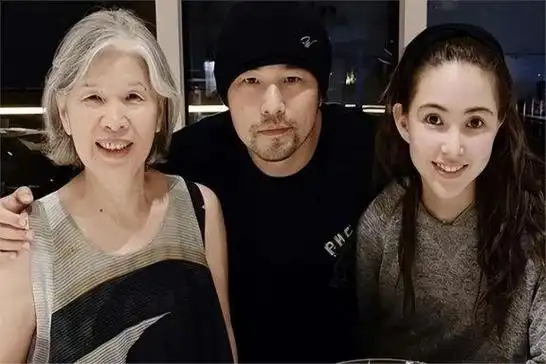 "混血女郎"昆凌:17岁恋上周杰伦,7年连剖3胎,只是福气?