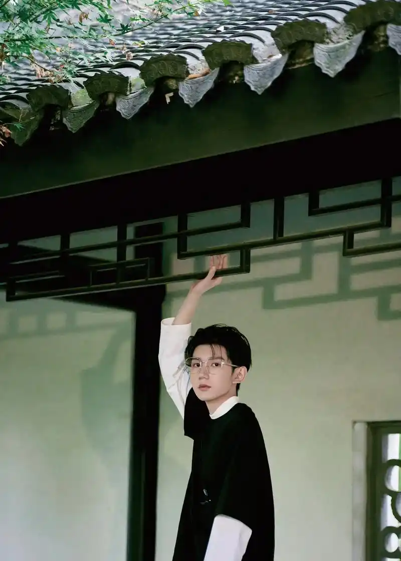 救命 哥刚刚把我帅的腿和脚抽筋了#王源 #眼镜杀 #古风 - 抖音