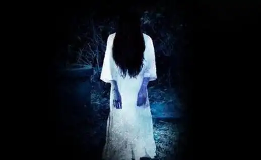 在出名的恐怖片中,女鬼图片必备黑长直的头发,惨白的脸色,浑身上下