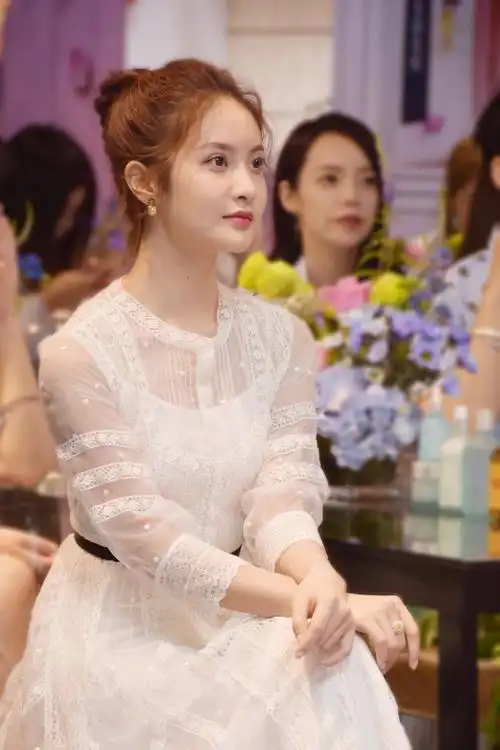 据悉,赖雨濛有很多影视作品即将在今年跟观众见面