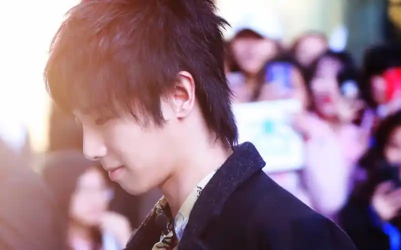 华晨宇演唱会为歌迷免费提供卫生巾