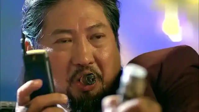 杀破狼洪金宝不愧是大哥大,这抽烟的姿势太有范