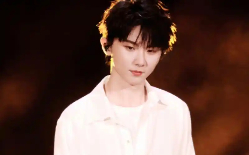 【马嘉祺】稚 气 的 少 年 幻 想 着 未 来