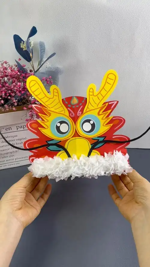龙年到,带孩子一起用卡纸来做简单可爱的龙头帽吧#新年手工 #亲子手工