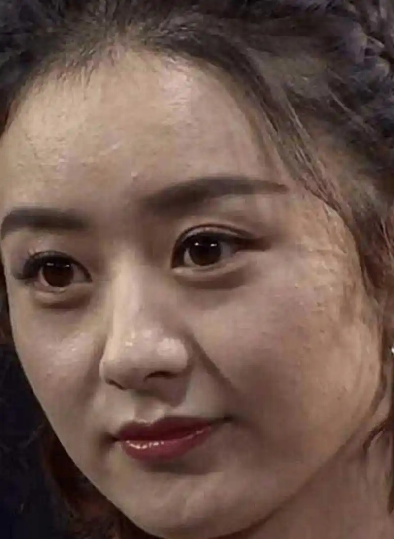 林心如妆容比较厚重