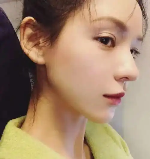 张予曦的五官也太精致了脸更是还没巴掌大网友太美了吧
