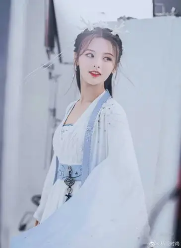 杨超越 古装造型,仙气十足的小仙女,连花絮都好看到飞起