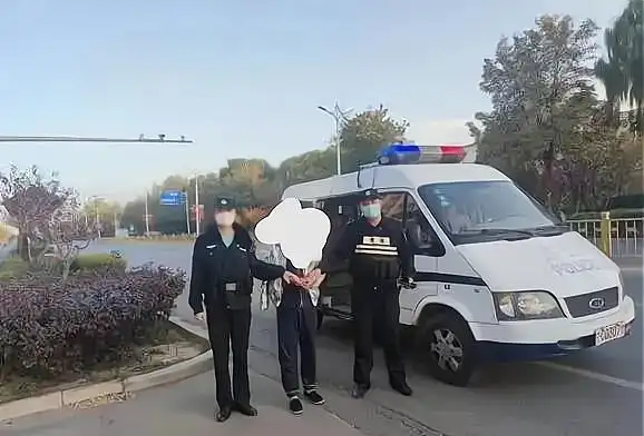 宁夏:男子在群里发"狗狗警察"表情包,被拘留9天,民警回应了