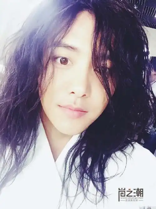 马天宇女装图片大眼妆美艳夺目 网友称比杨幂美多了