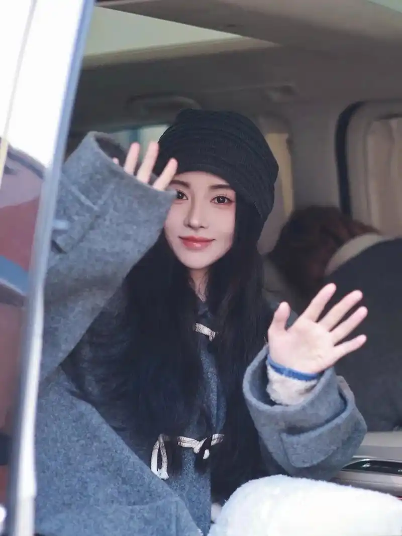 鞠婧祎冬日私服穿搭7015她真的有好多外套  这次她的冬日私服穿搭