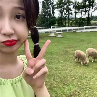 少女感十足的俏皮可爱活泼女头图片 明亮邻家小妹软萌妹子头像