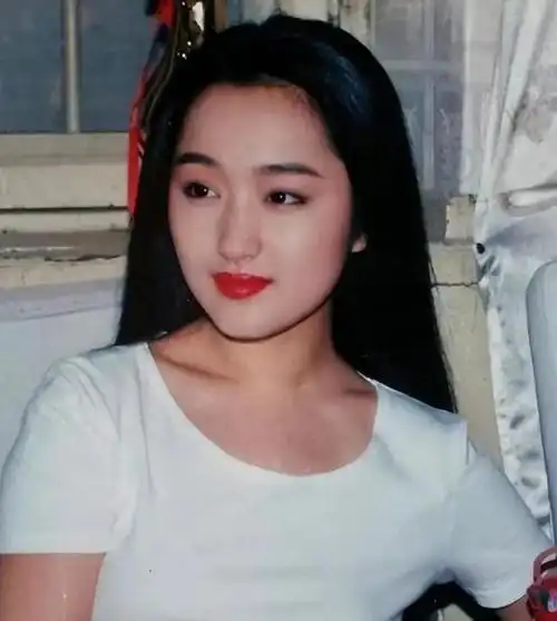 回顾杨钰莹妈妈:怀孕时丈夫离世,两个女儿用孝心托起她的晚年|毛宁