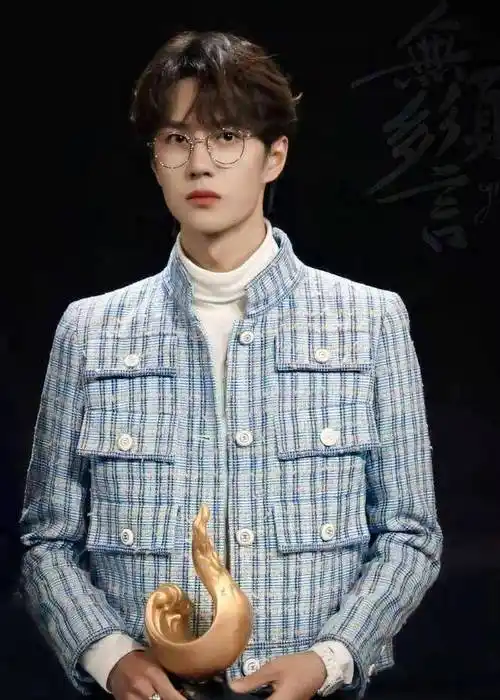 姚安娜真的很欣赏王一博,富婆曾给姚安娜安利过成毅,希望她爬墙,但是