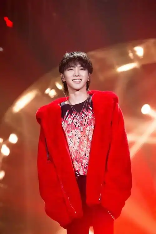 《斗牛》等,这些歌曲凭借着华晨宇出色的创作和他极具个人风格的疑