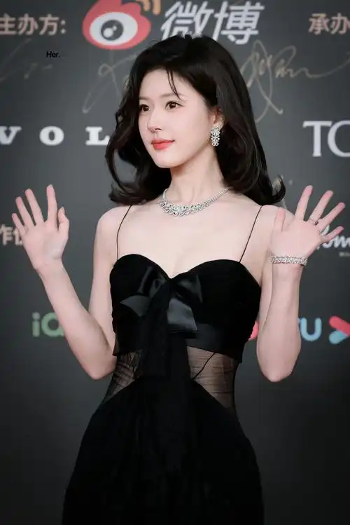 赵露思 快乐小狗##赵露思吊带透视黑裙