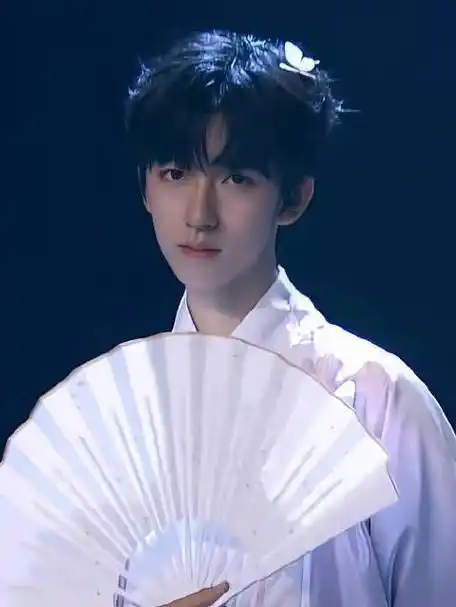 贺峻霖古风变装视频#救命!这是哪来的古装美男子哇,好好看!