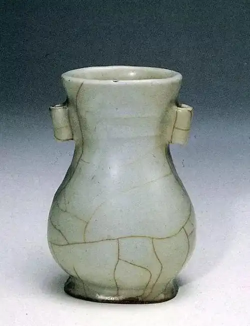 便以宋代官窑为主题像公众展示了台北故宫博物院所藏的宋代官窑瓷器