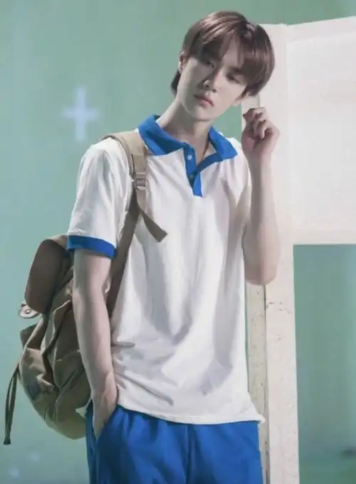 自曝上学时期没人追的王一博看清他的校服照后这谁敢追