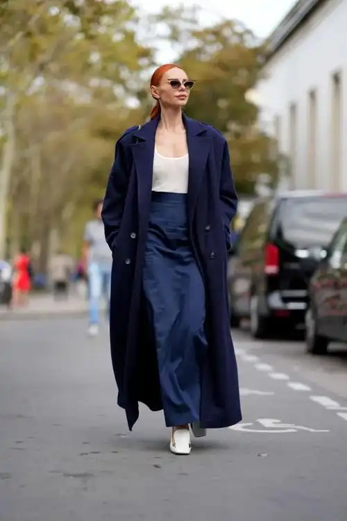 冬季藏蓝色穿搭指南,打造温暖与时尚的冬日风采!