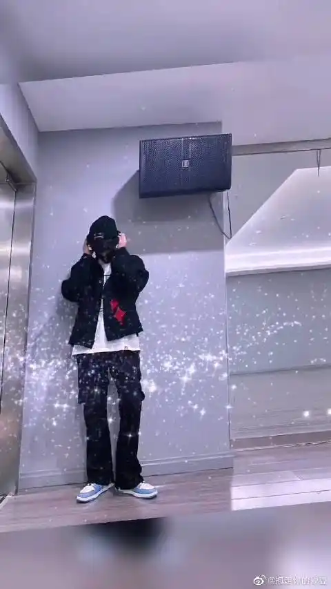 是新鲜的帅气小极张极 不愧是拍了很久的的照片