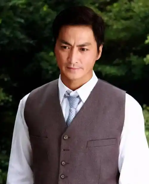 他是最帅"展昭":曾为兄弟得罪大佬而无戏可拍,今靠卖海苔为生_何家劲