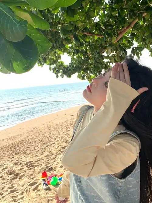 鞠婧祎海滩大作战