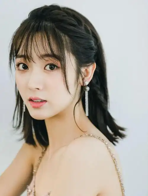 美女邢菲真漂亮