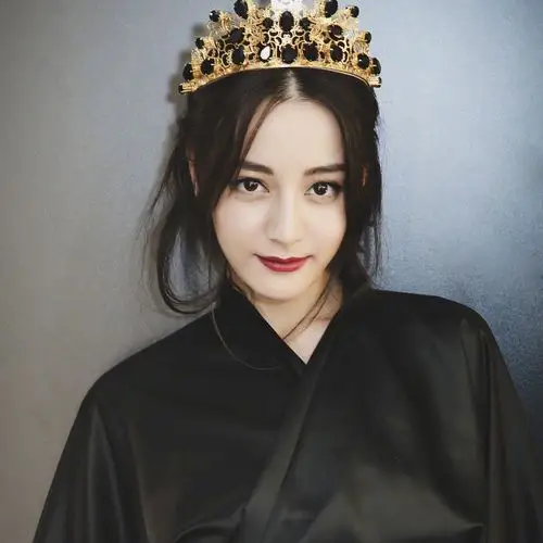 迪丽热巴复古妆,演绎优雅名媛