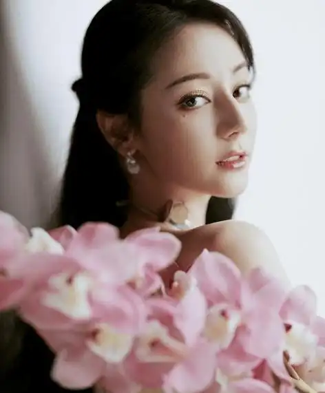 31岁迪丽热巴,饱满性感韵味十足!