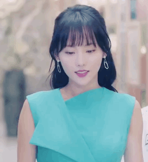 张嘉倪掀起回忆杀十年后她被说是女主脸超越张钧甯