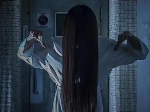 新加坡午夜公路中央现"高僧"打坐,司机惊呼:女鬼呀!